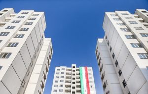 دولت بر رفتارهای سوداگرانه در بخش مسکن نظارت ندارد/ سنگ اندازی شهرداری ها، مشکل این بخش را دو چندان کرده /بسیاری از مردم با مسکن مهر امروز صاحب خانه شده اند