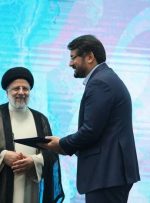 وزیر راه و شهرسازی جایزه ملی جوانی جمعیت را دریافت کرد