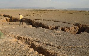 فرونشست؛ زندگی روی ۹۰ هزار کیلومتر مربع بحران فرونشست؛ زندگی روی ۹۰ هزار کیلومتر مربع بحران