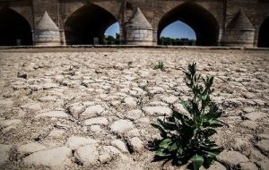 کُند کردن فرونشست در اصفهان با برقراری جریان حداقلی آب در زاینده‌رود