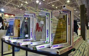 صنعت در و پنجره ایران به خودکفایی رسیده و ظرفیت صادرات دارد صنعت در و پنجره ایران به خودکفایی رسیده و ظرفیت صادرات دارد